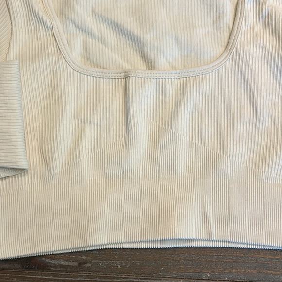 NEW Cropped Workout Top - Picture 4 of 6